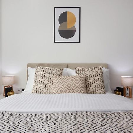 Seven Living Slough - Free Parking & Fast Wi-Fi Apartamento Exterior foto