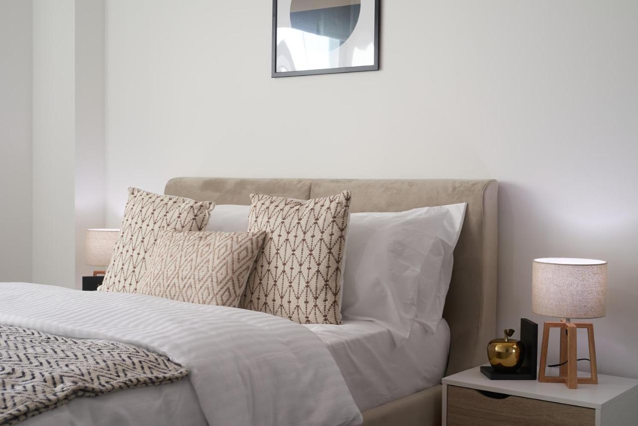 Seven Living Slough - Free Parking & Fast Wi-Fi Apartamento Exterior foto
