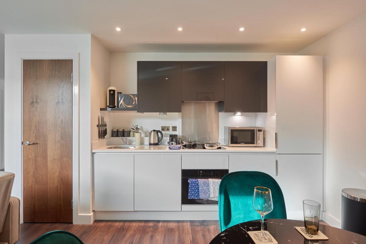 Seven Living Slough - Free Parking & Fast Wi-Fi Apartamento Exterior foto