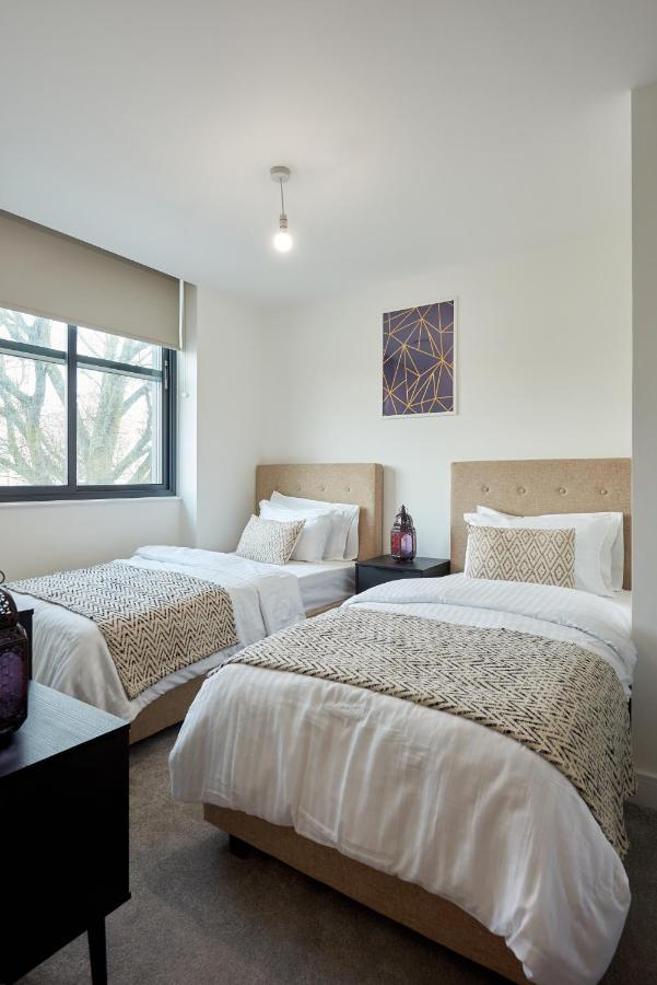 Seven Living Slough - Free Parking & Fast Wi-Fi Apartamento Exterior foto