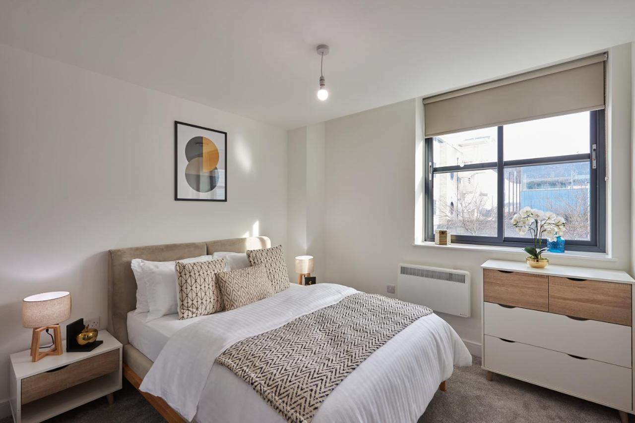 Seven Living Slough - Free Parking & Fast Wi-Fi Apartamento Exterior foto