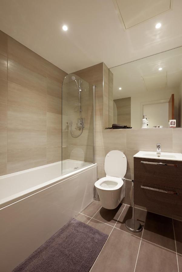 Seven Living Slough - Free Parking & Fast Wi-Fi Apartamento Exterior foto