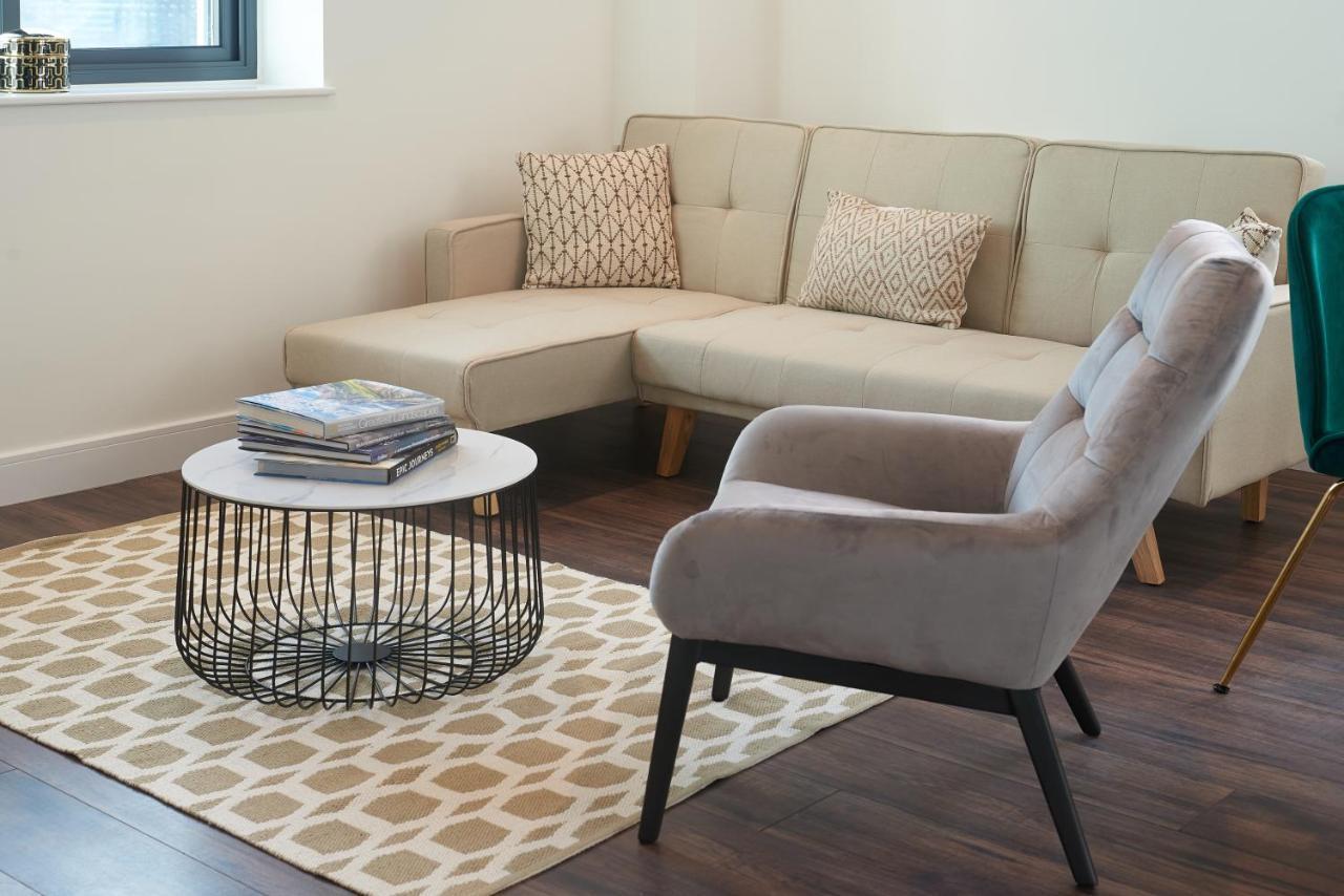 Seven Living Slough - Free Parking & Fast Wi-Fi Apartamento Exterior foto